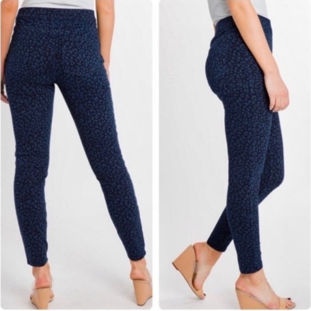 Spanx‎ Jean-ish Blue Leopard Print Pull On High Rise Leggings
Size Medium